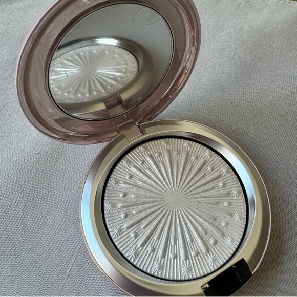MAC Cosmetics Extra Dimension Skin Finish Highlighter - Picture 4 of 9